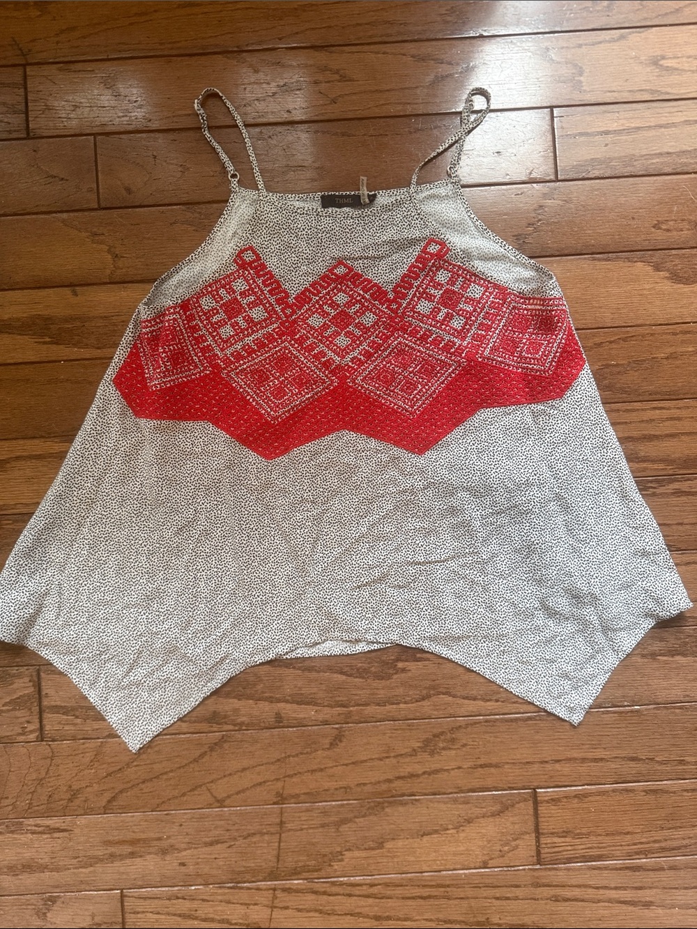 Sleeveless Spaghetti Strap Top with Red Geometric Accent